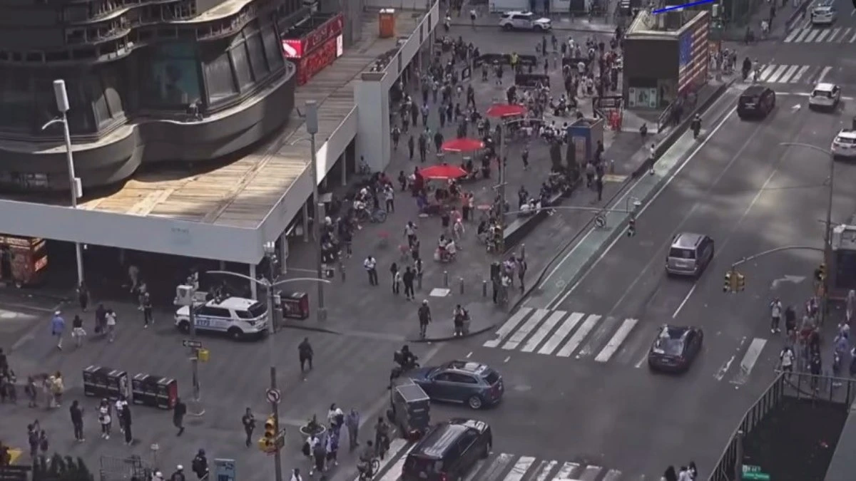 VÍDEO: tiros causam pânico na Times Square, em Nova
York