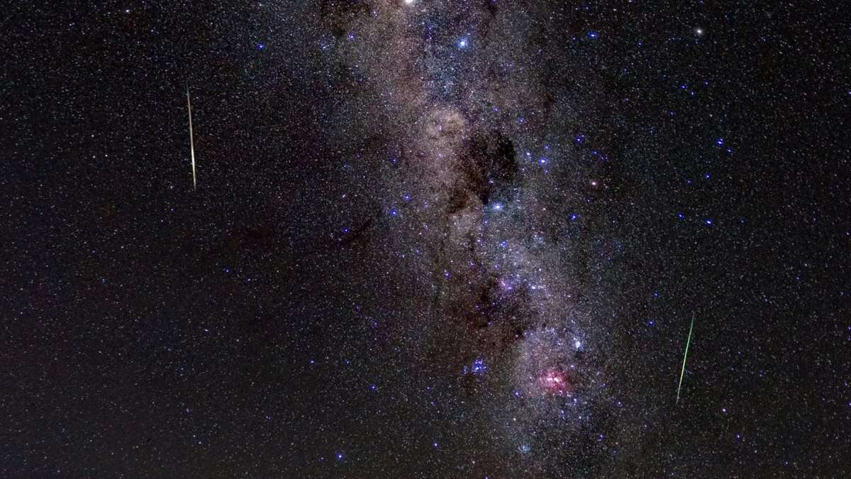 Planeta e chuva de meteoros podem ser observados neste domingo; saiba como