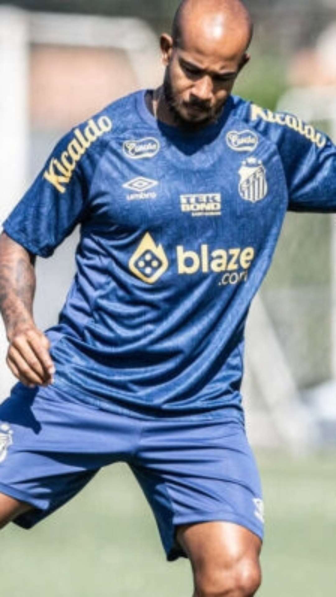 Patrick tem futuro indefinido e Santos busca novo clube para o meia