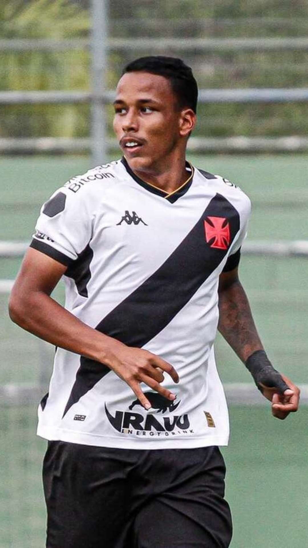 Julião se despede do Vasco após acerto com o Santa Clara, de Portugal