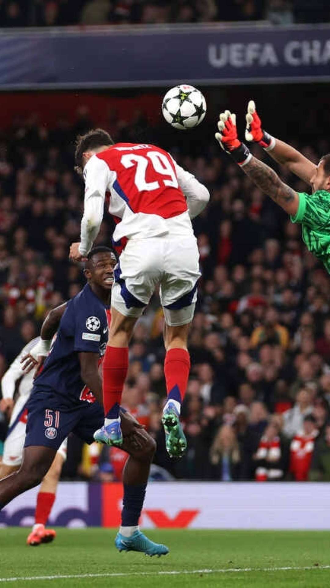 Com gols de Saka e Havertz, Arsenal bate PSG pela Champions League