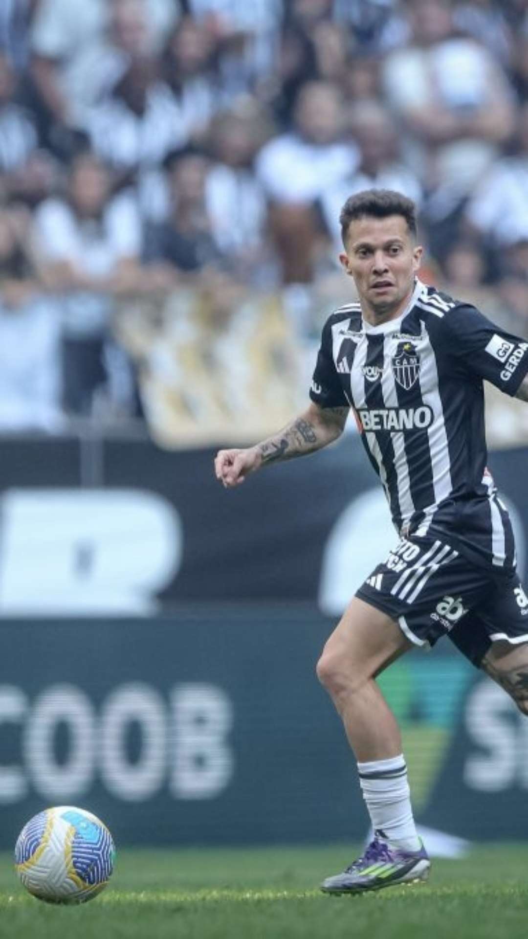 Galo reforçado: Matías Zaracho e Bernard são liberados para enfrentar o Flamengo