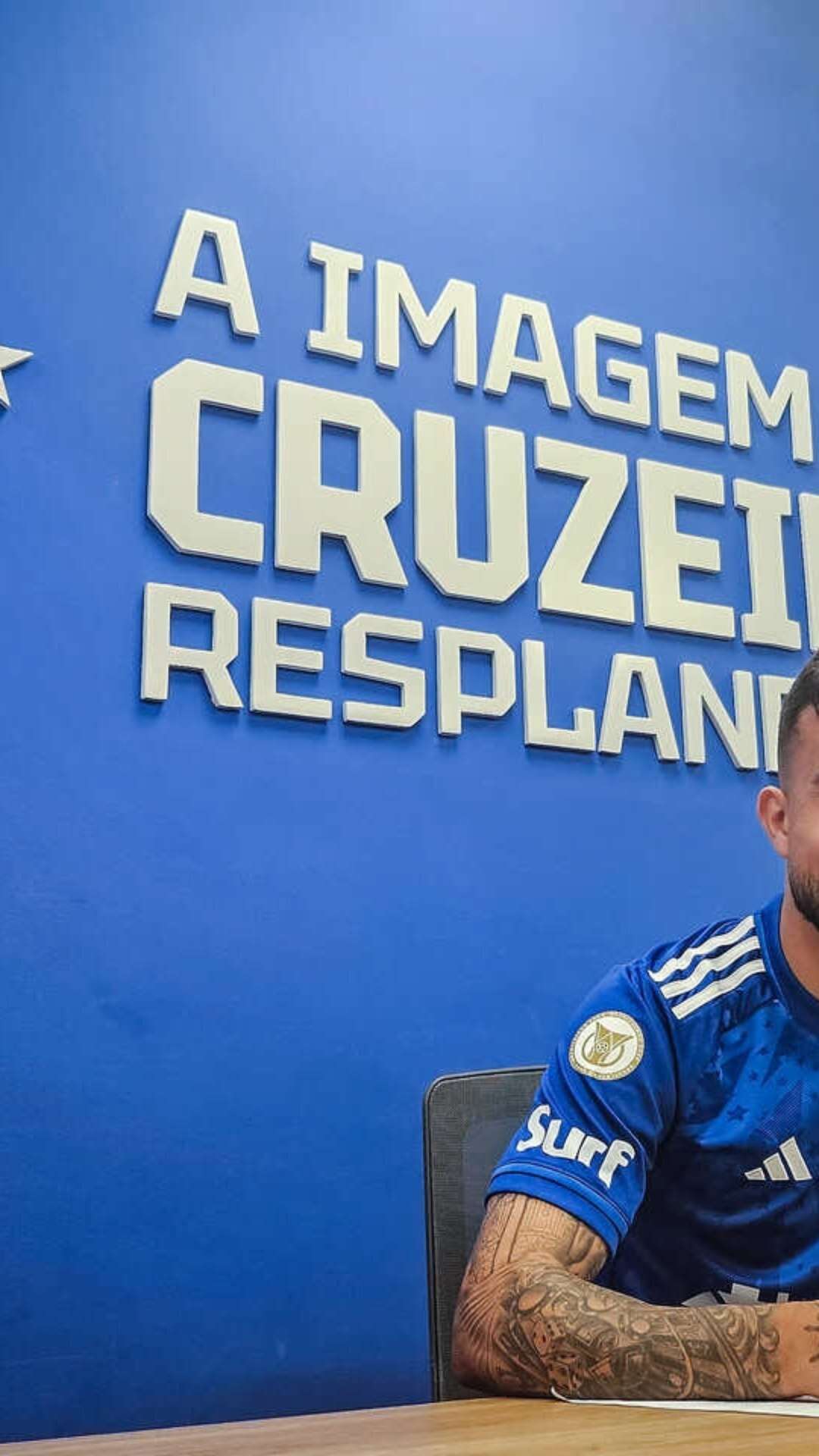 Matheus Henrique é apresentado e revela adiamento de lua de mel por causa do Cruzeiro