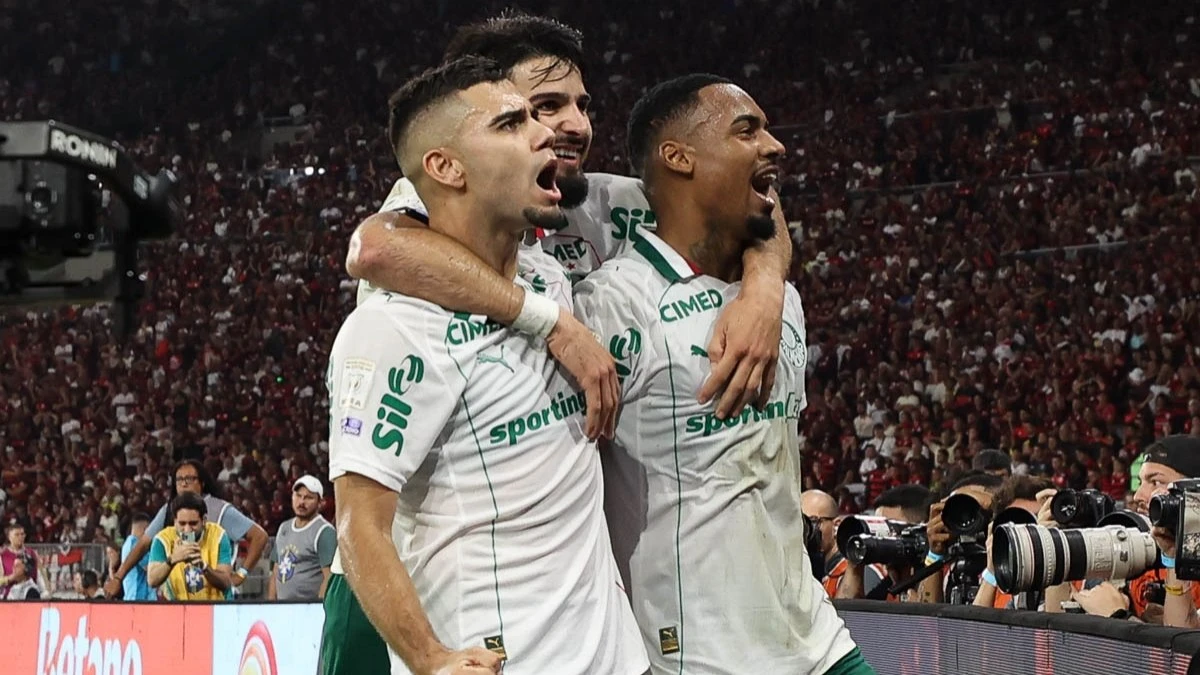 Palmeiras aproveita expulsão, atropela Flamengo e cala o Maracanã