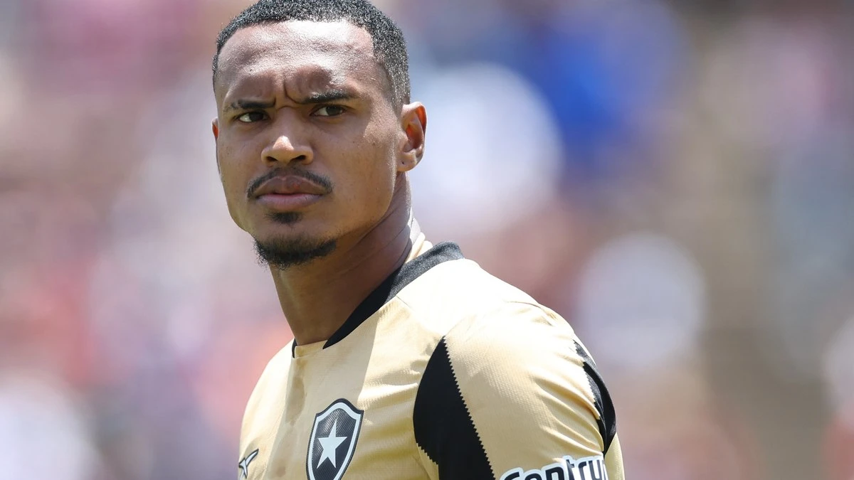 West Ham acerta com John, do Botafogo,  diz jornalista italiano