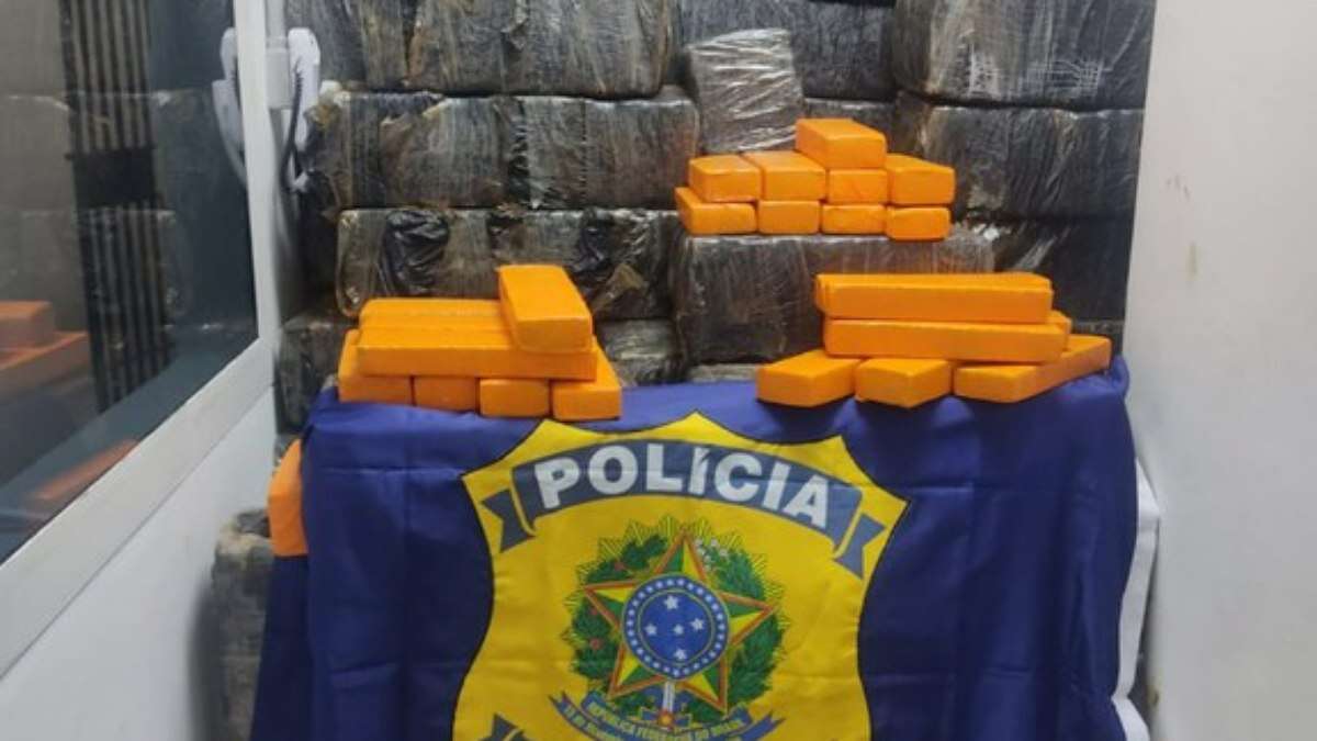 PRF apreende três toneladas de maconha na via Dutra