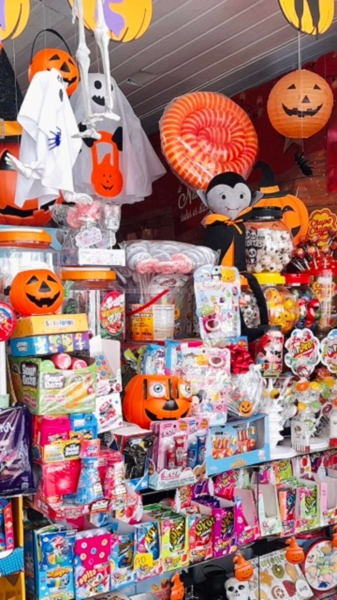 Doces, travessuras e lucro: Halloween movimenta comércio de Brasília