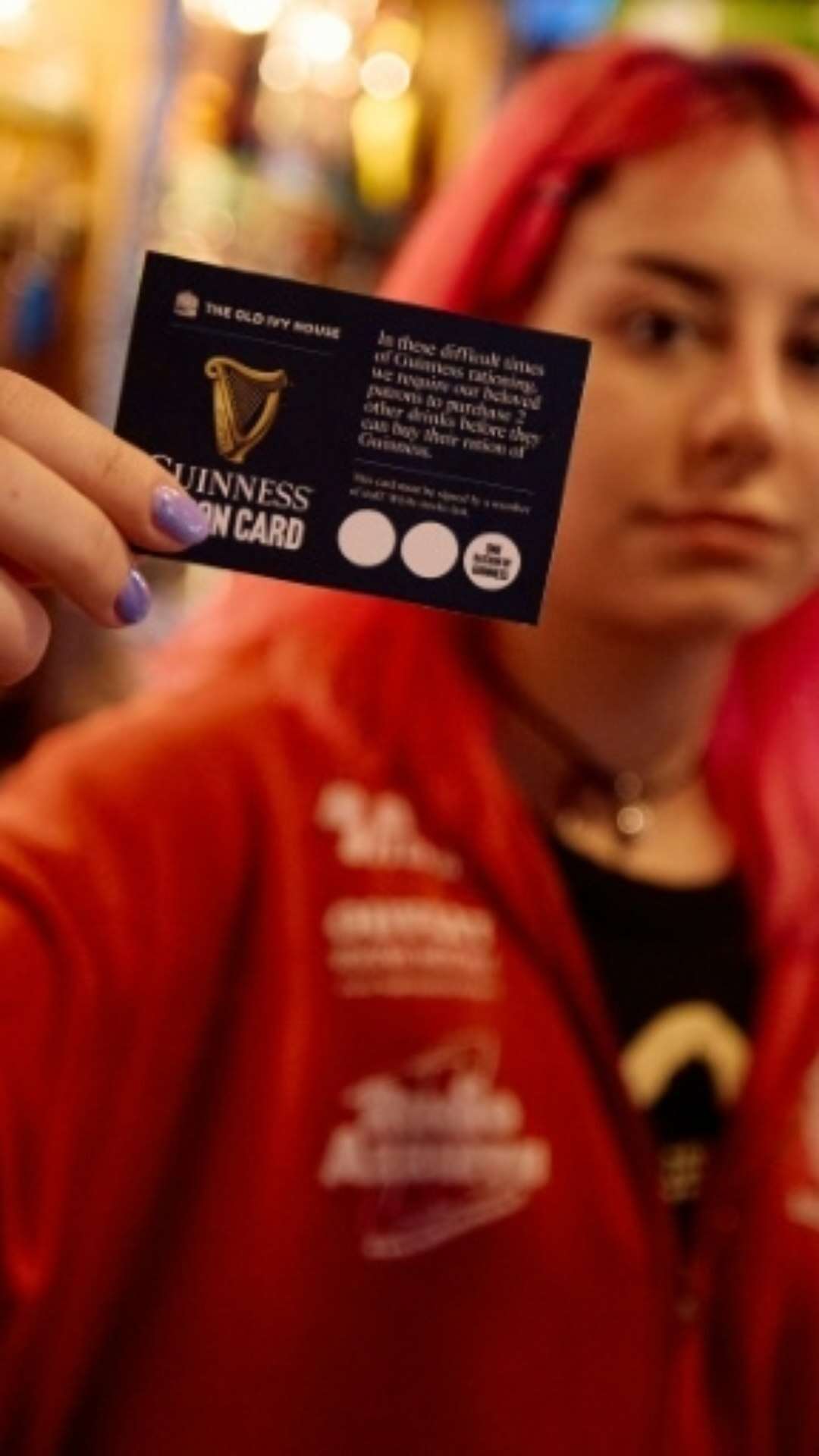 Pubs britânicos racionam cerveja Guinness devido à escassez