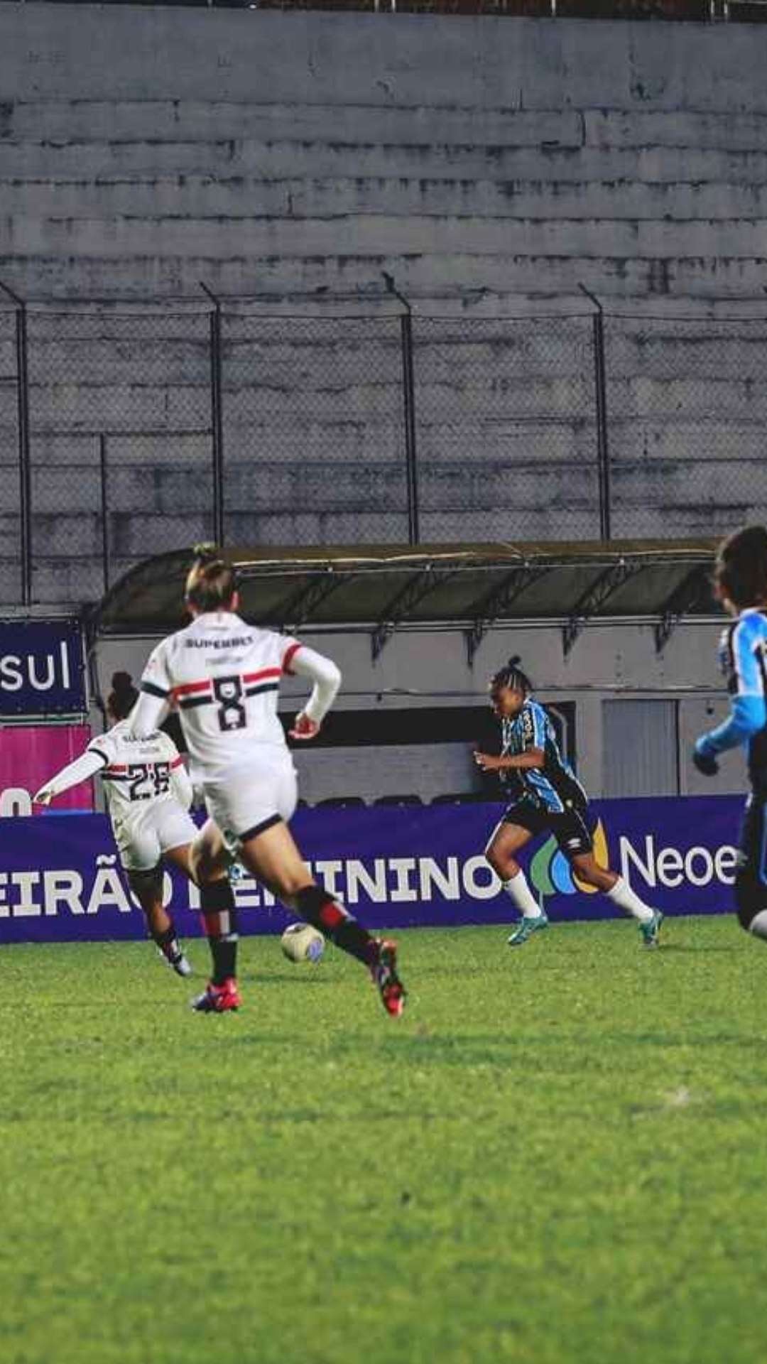 Em jogo com polêmica, São Paulo vence o Grêmio pelo Brasileirão Feminino