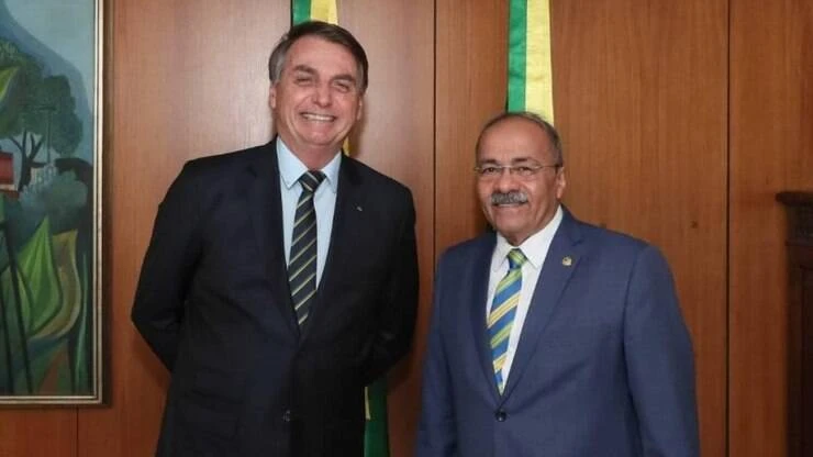 Bolsonaro disse ter “quase uma união estável” com Chico Rodrigues; veja o vídeo