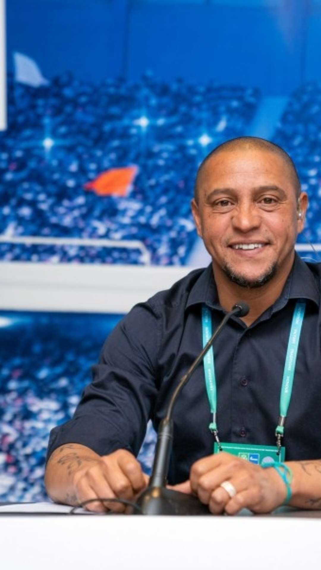 Roberto Carlos engata romance em meio à disputa por fortuna bilionária em divórcio