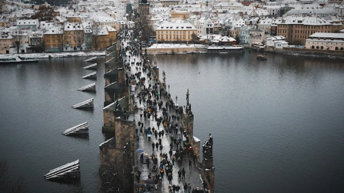 Praga: a cidade das 100 torres com sua rica história medieval