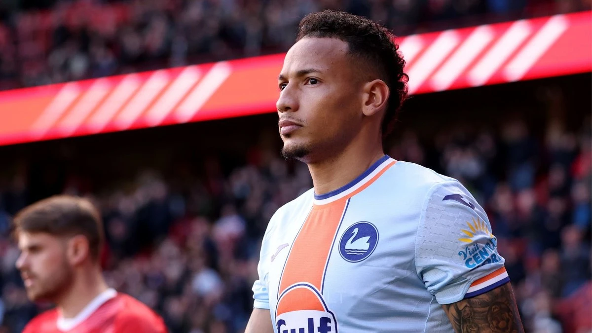 Atacante brasileiro se torna referência em time da Championship