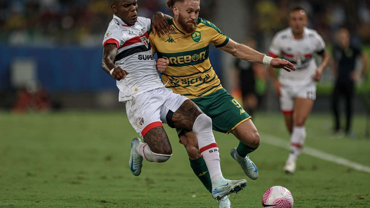 São Paulo perde para Cuiabá com dois golaços