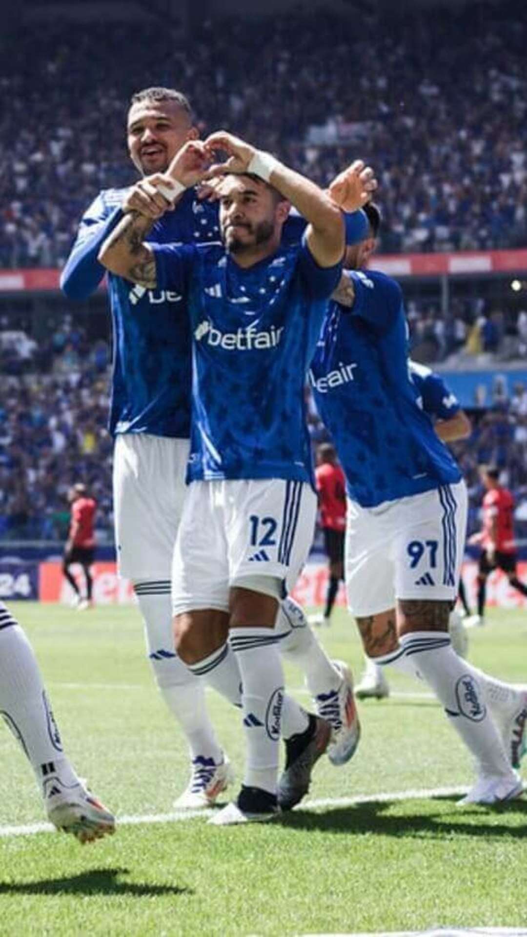 Cruzeiro convence e vence Atlético-GO em jogo no Mineirão, pelo Brasileirão