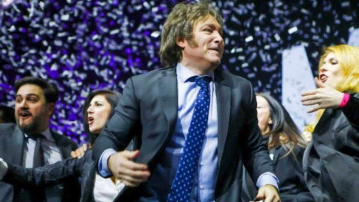 Quem é Milei, polêmico candidato argentino que alcançou favoritismo