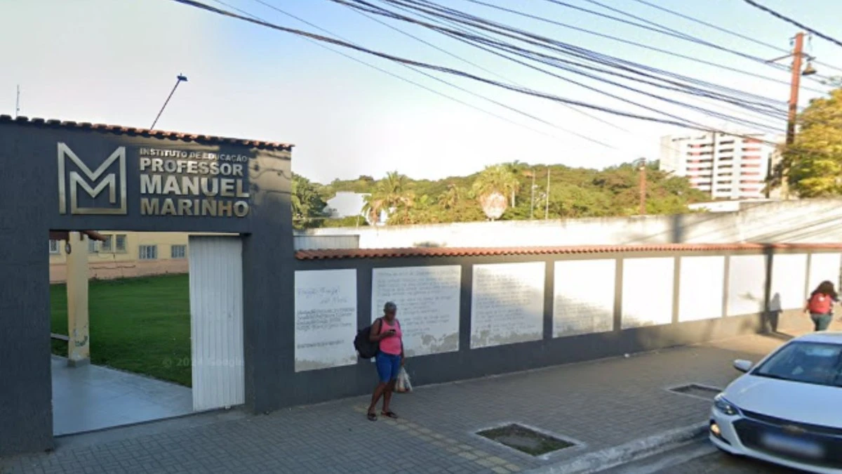 Professora é afastada após negar escravidão e elogiar Hitler