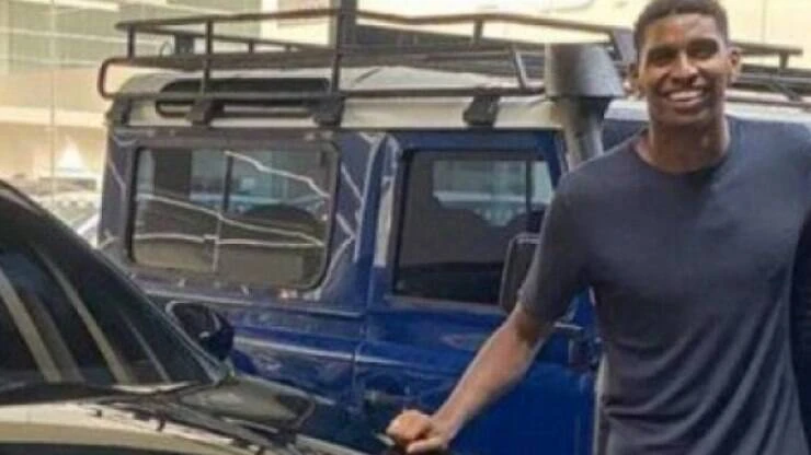Destaque do Flamengo, Hugo 'Neneca' compra carro avaliado em R$ 400 mil