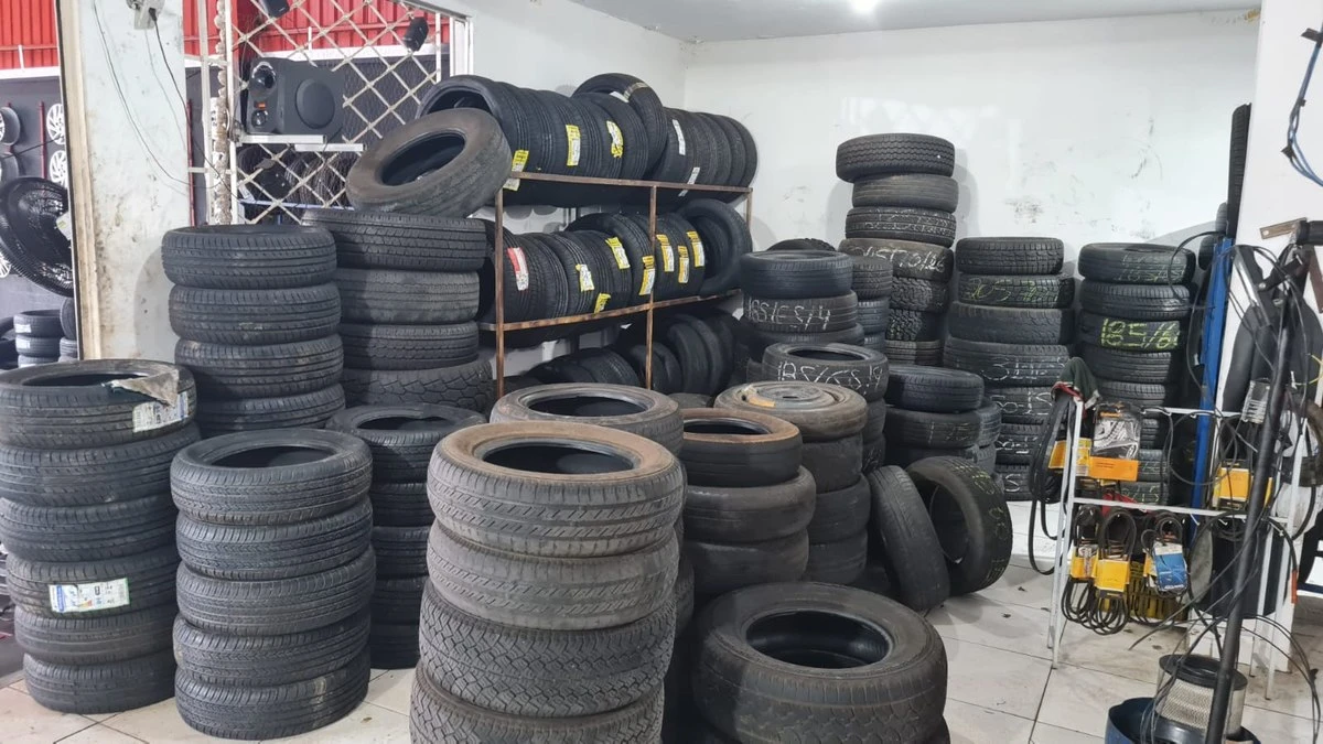 Operação flagra pneus velhos vendidos como novos, em MS