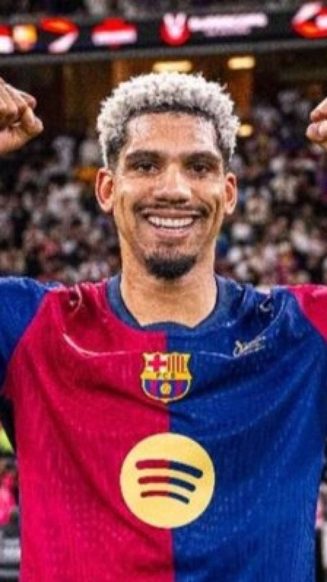 Barcelona anuncia renovação do zagueiro Ronald Araújo