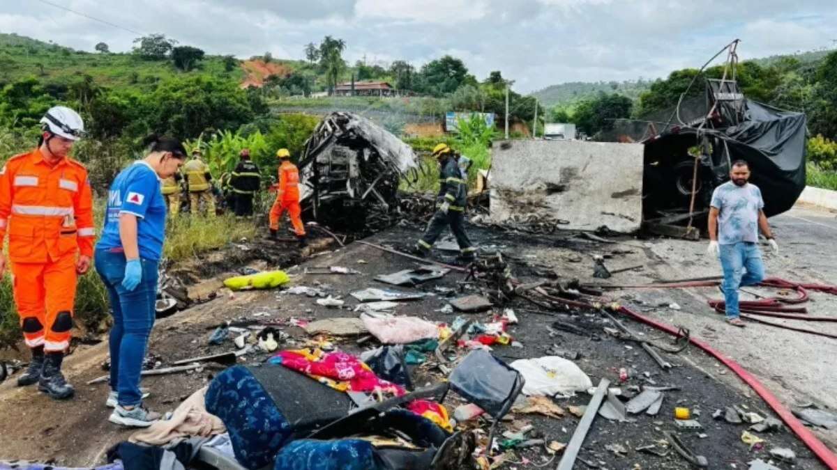 MG: sobreviventes afirmam que acidente ocorreu após pneu do ônibus estourar