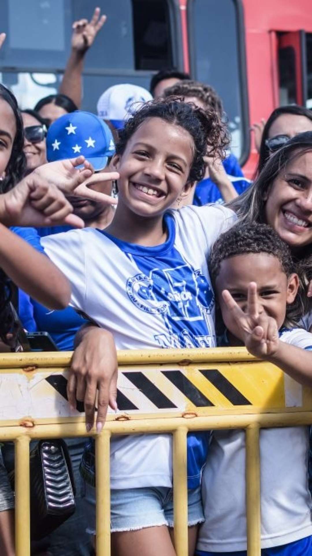 Torcida do Cruzeiro marca presença no “aerozêro” antes de final da Sula