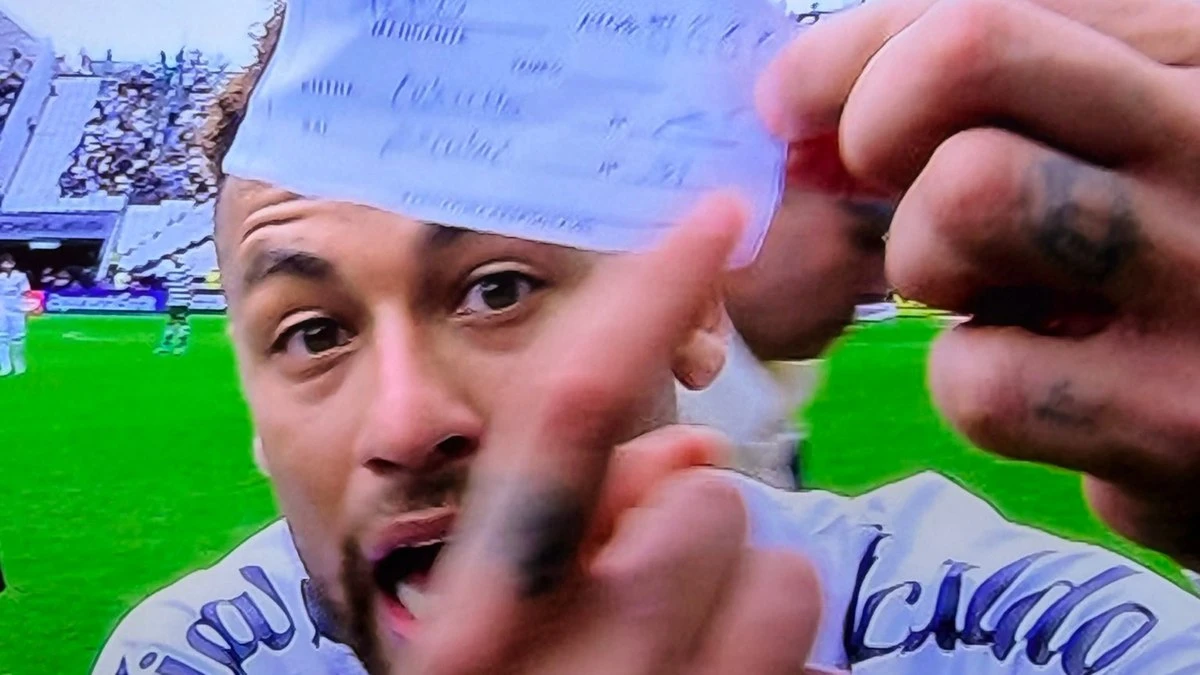 Lambança da arbitragem tira Neymar do jogo do Santos