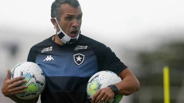 Bruno Lazaroni não resiste aos maus resultados e não é mais técnico do Botafogo