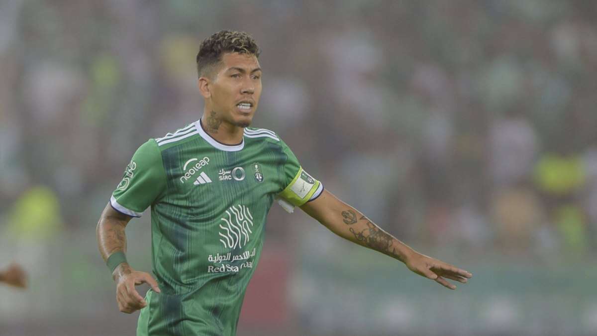 Corinthians negocia contratação de Roberto Firmino, diz jornalista