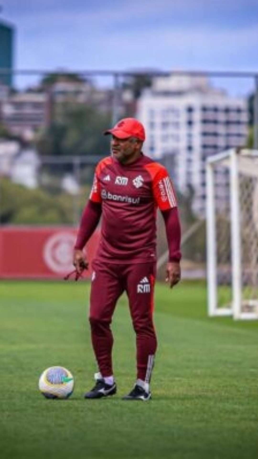 O elenco do Internacional se reapresenta, nesta segunda (06), mas com ausências