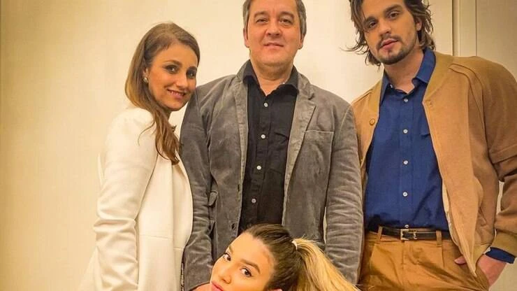 Luan Santana posta foto rara com a família no Instagram