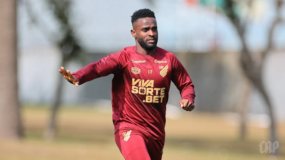 Com bom início no Athletico, Mendoza avalia duelo com o São Paulo