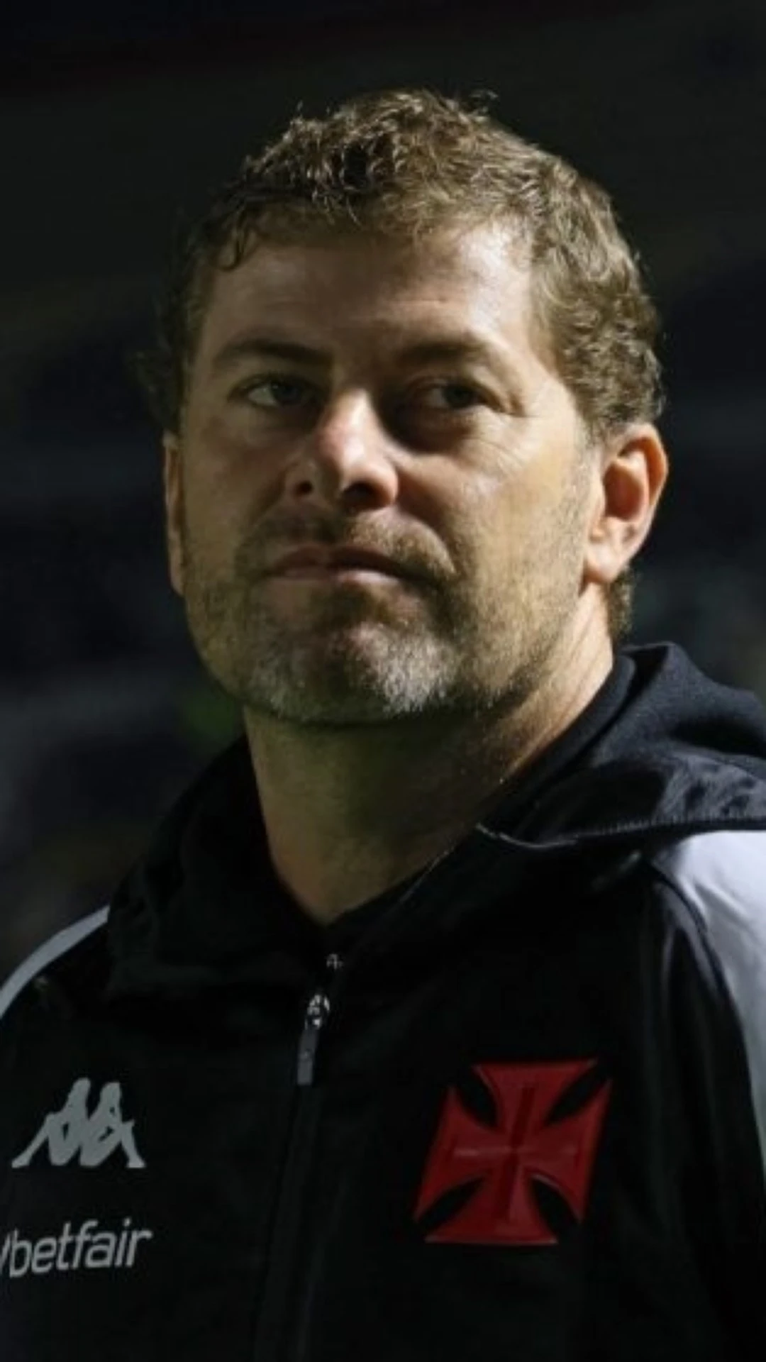 Rafael Paiva recebe aumento no Vasco, mas segue como interino