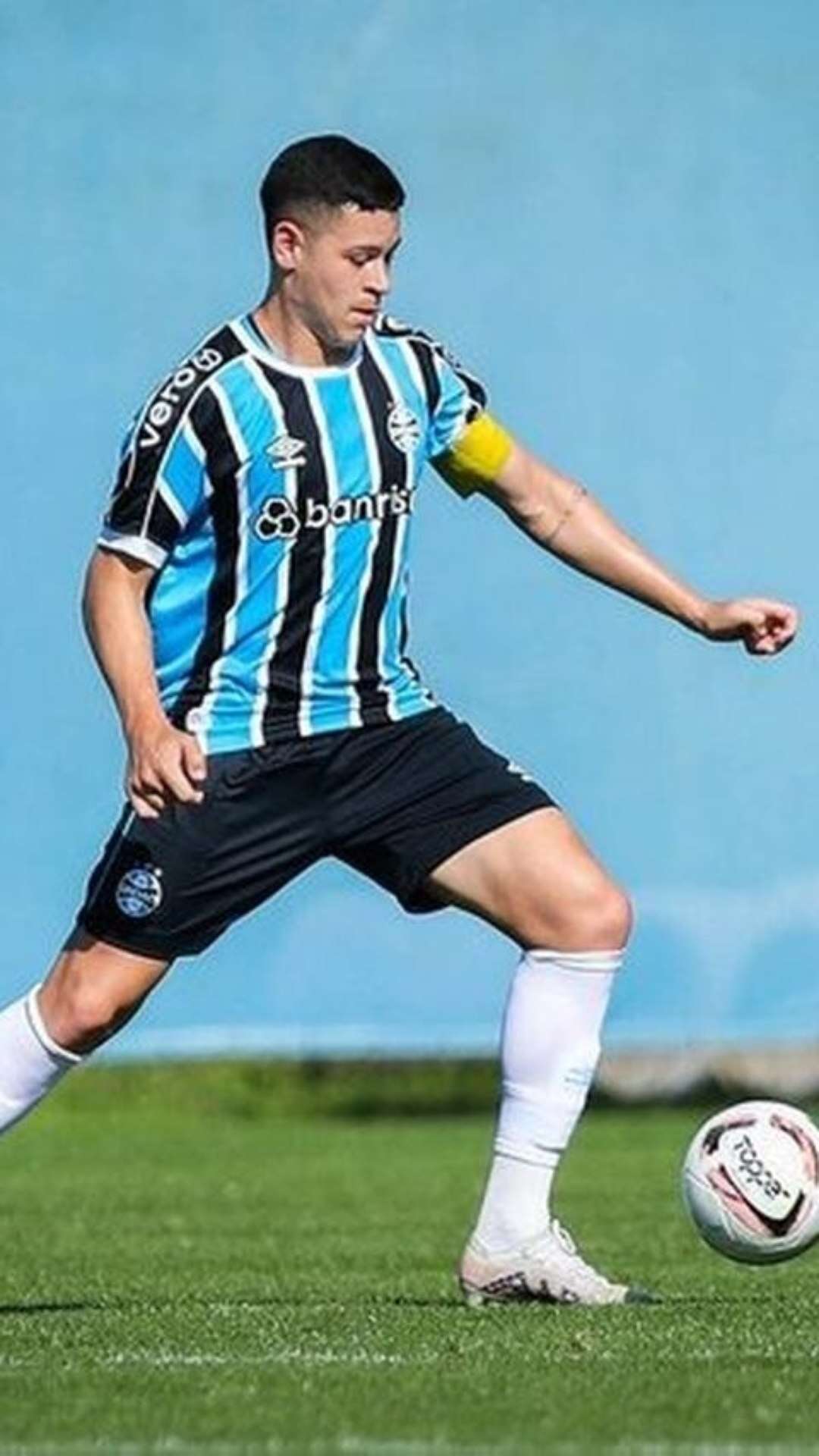 Grêmio rejeita ofertas por promissor zagueiro