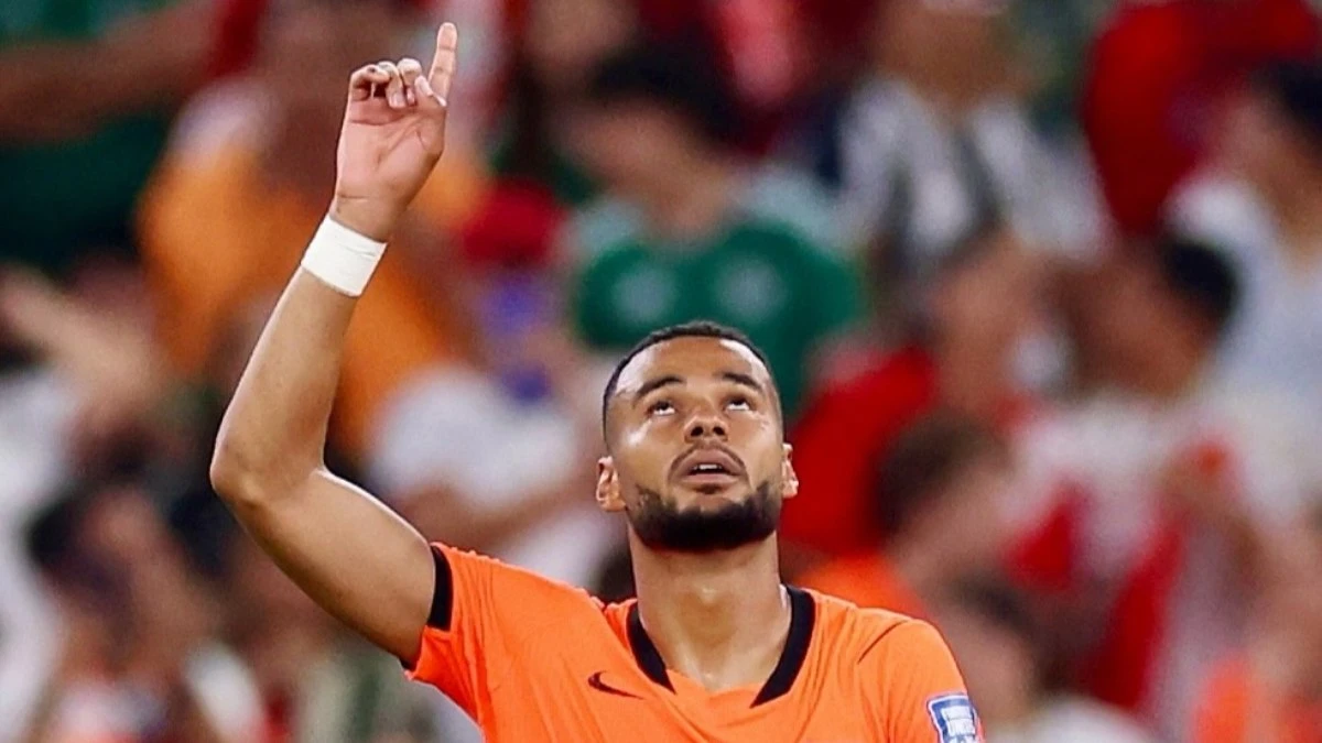 Gakpo supera perda do filho e é único herói da Holanda eliminada