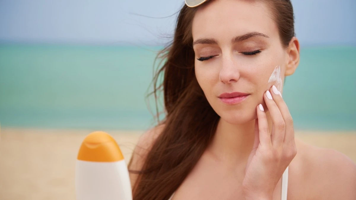 Como adaptar a sua rotina de skincare para o verão? Veja dicas