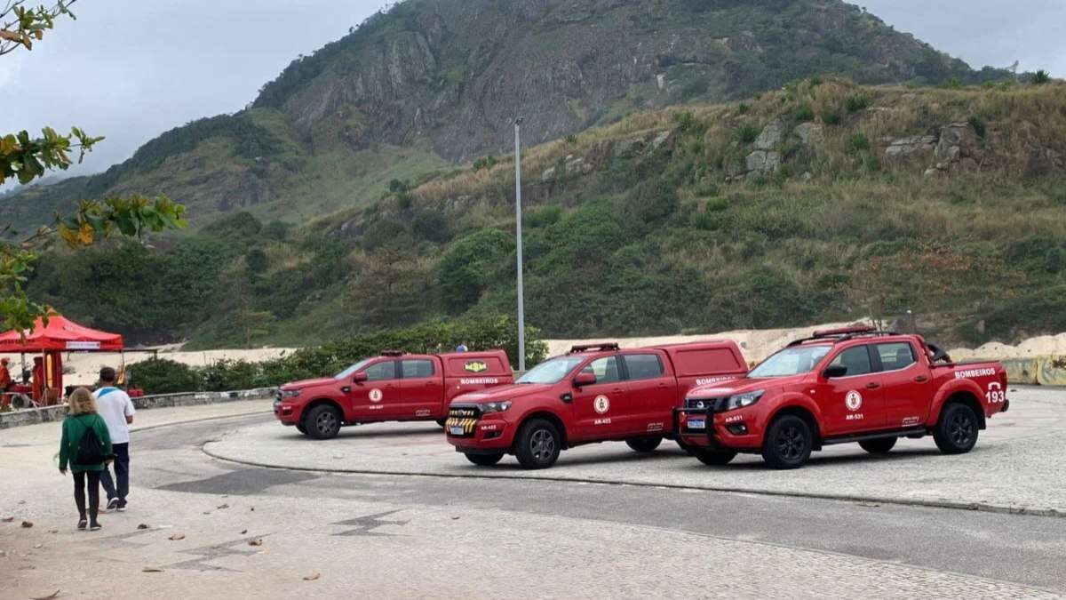 Praia de Ipanema registra três afogamentos; jovem está desaparecido