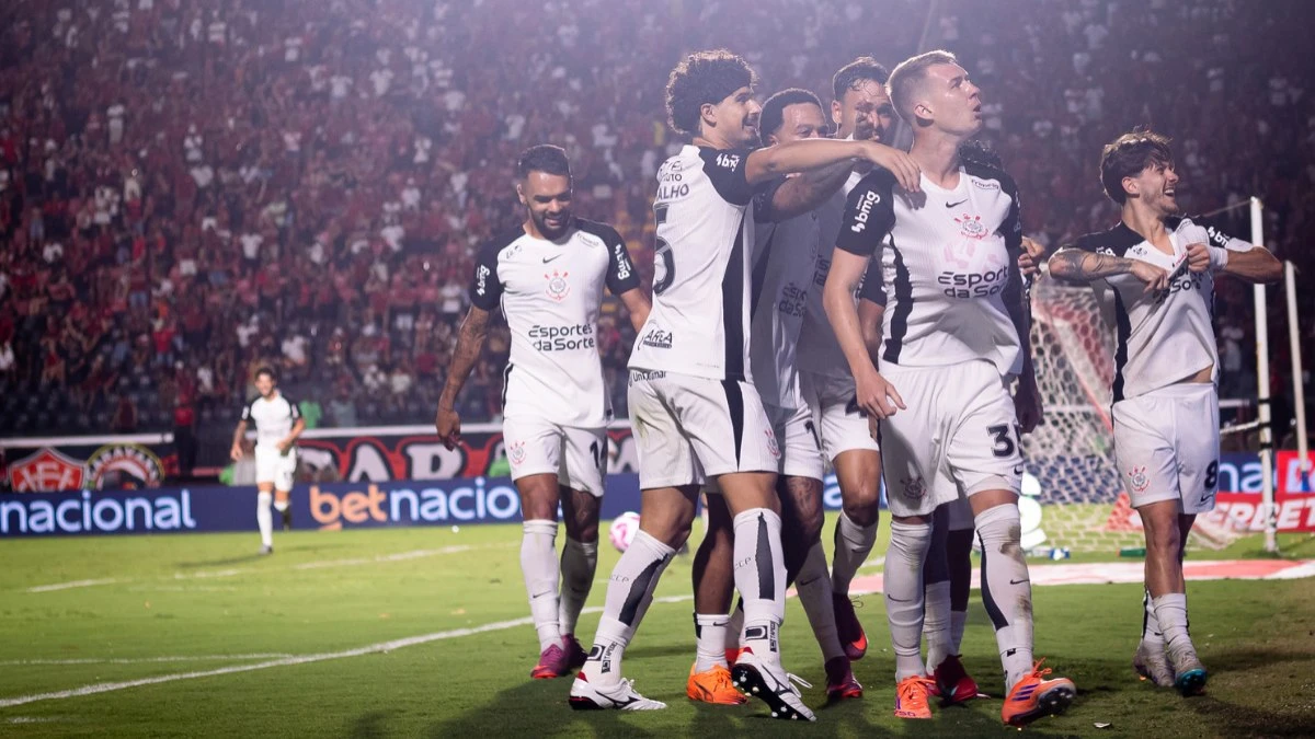Gol do Timão no fim complica o Vitória na zona de rebaixamento