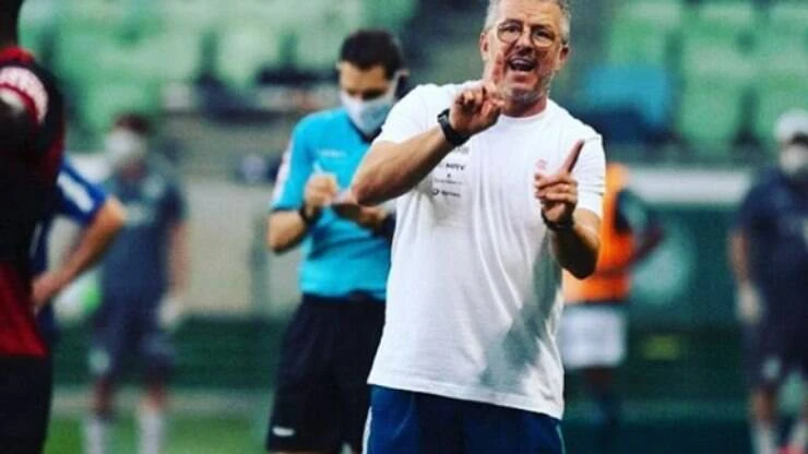 Auxiliar técnico do Flamengo, Jordi Guerrero está com Covid