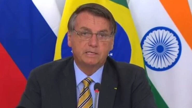 Bolsonaro critica OMS e troca farpas veladas com a China na cúpula do BRICS