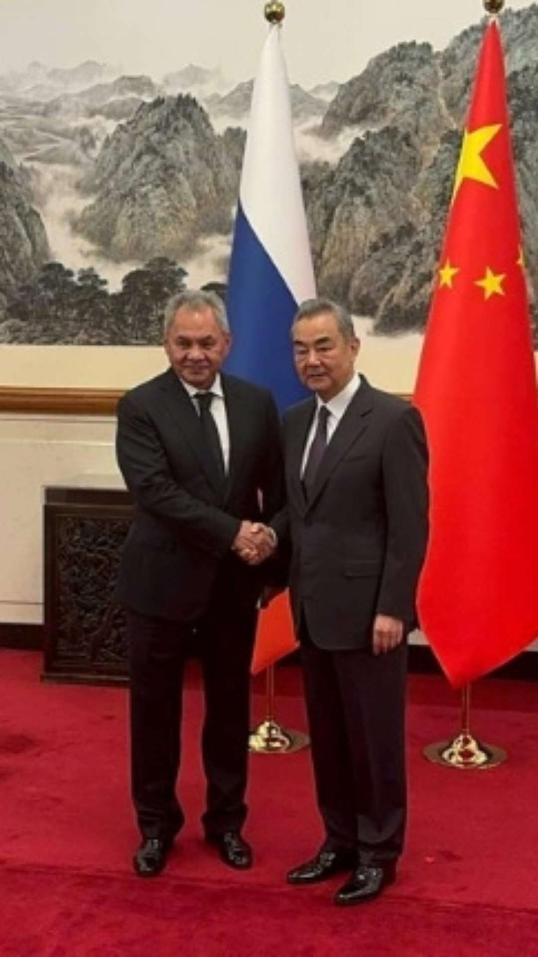 China e Rússia devem lutar contra política de 'contenção' do EUA, afirma Shoigu