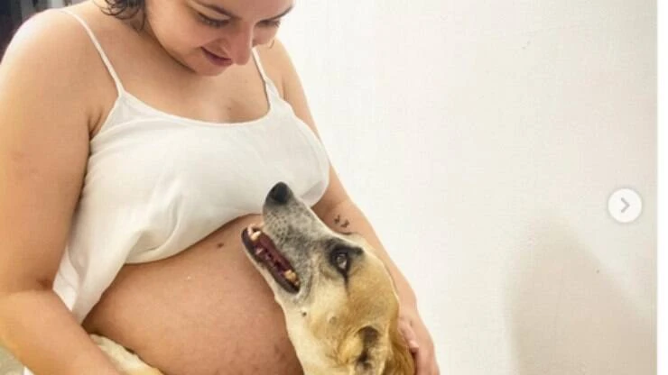 Cadela tem gesto apaixonante com a dona: 