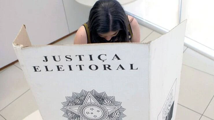 Multa e suspensão do título: o que pode acontecer com quem não votar amanhã