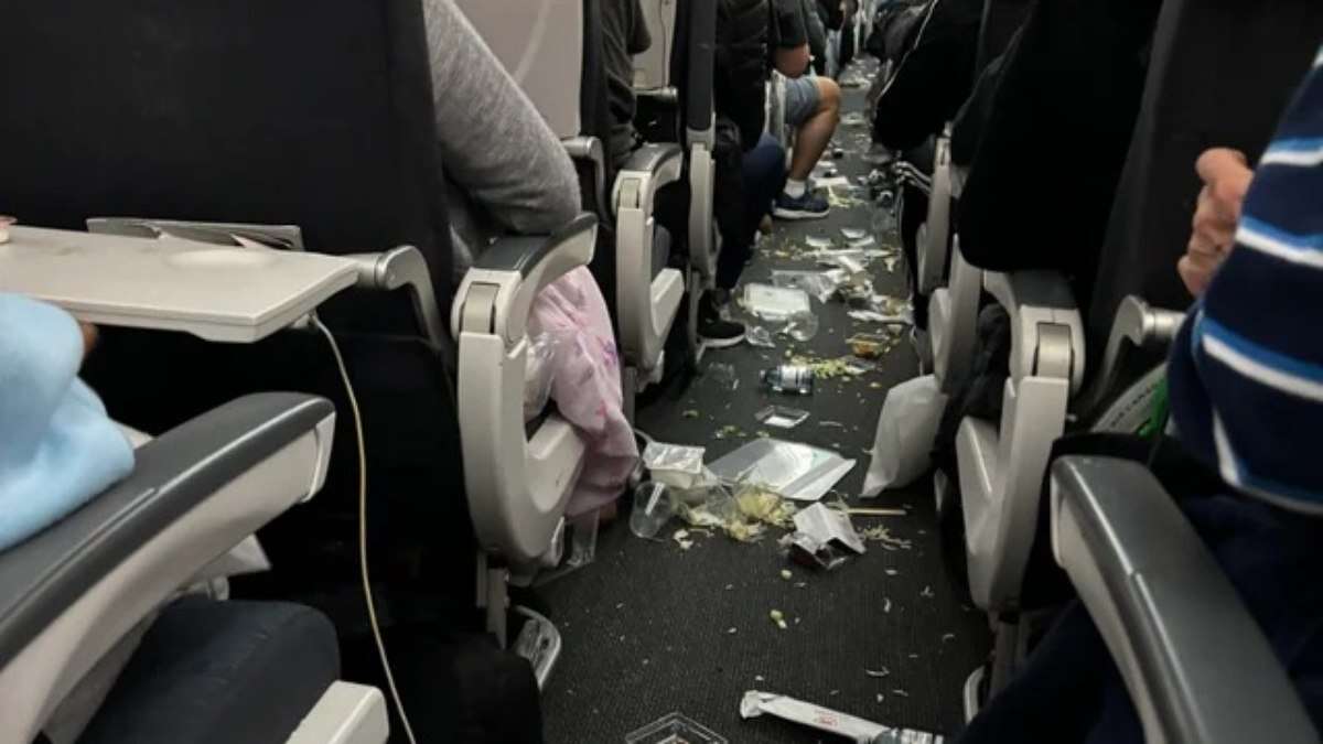 Forte turbulência espalha alimentos e bebidas por cabine
de avião da Air Canada