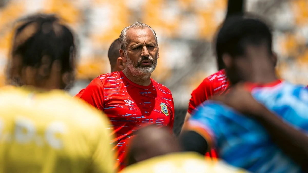 Técnico é informado sobre morte do pai durante coletiva da Copa