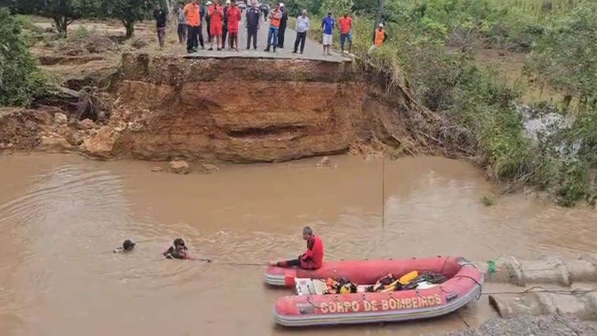 Três pessoas morrem após rodovia ceder por fortes chuvas em Sergipe