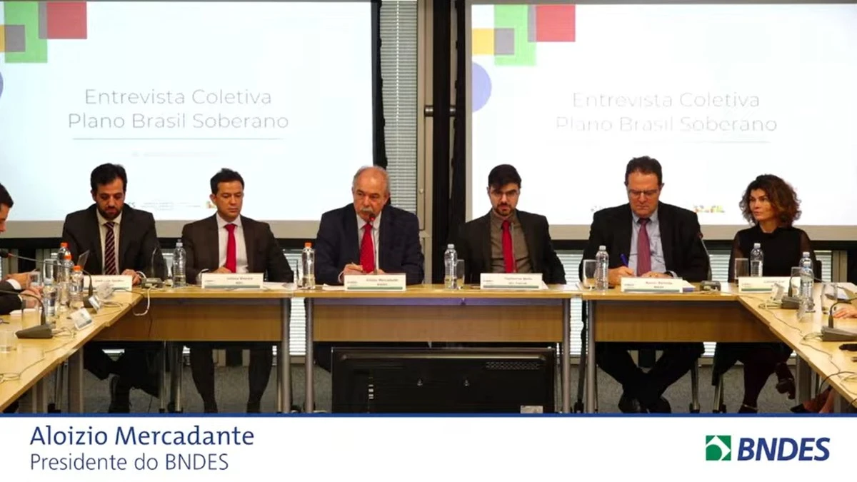 Tarifaço: “Esse esforço é pelo emprego”, diz presidente do BNDES