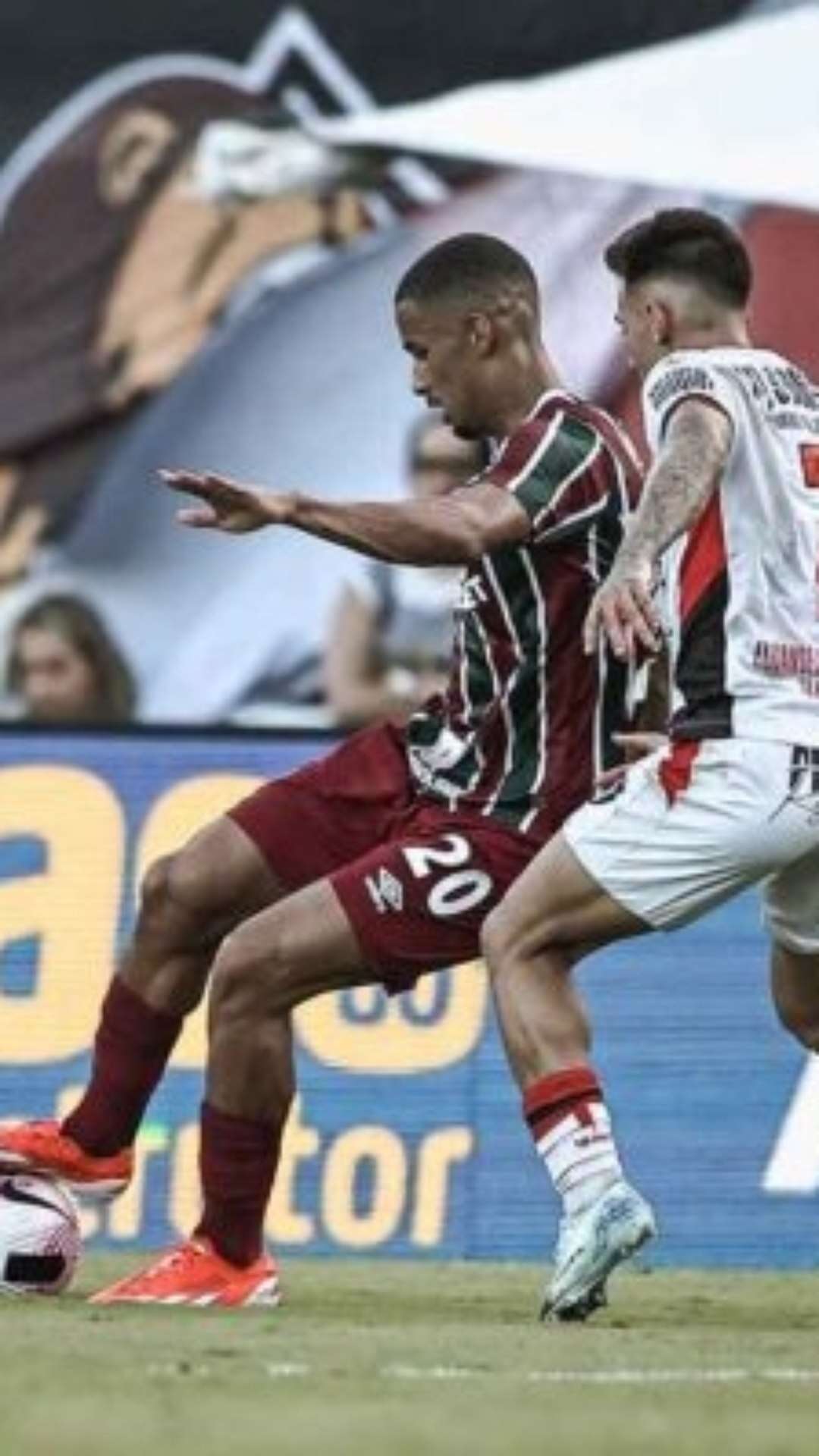 CBF divulga áudios de lances polêmicos de Vitória x Fluminense: ‘Tem um tranco nas costas’