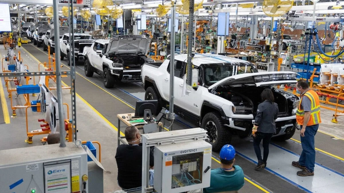 Trump sinaliza aumento de tarifas sobre carros importados