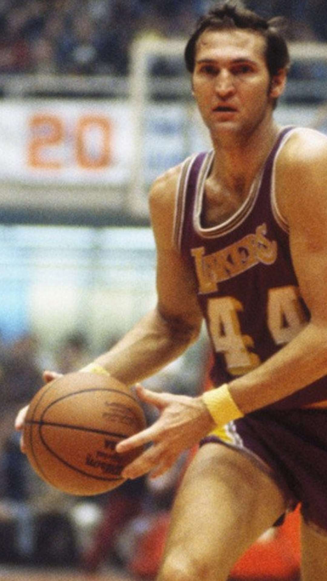 Jerry West, ícone do basquete e inspiração para o logo da NBA, deixa legado memorável